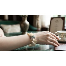 Perlenarmband 4-reihig Akoyaperlen 5.7-6mm grüne Smaragde 0.12ct
