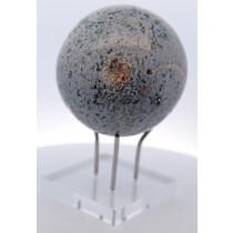 Ozeanjaspis Kugel hellgrau weißer Naturedelstein handgeschnitzt