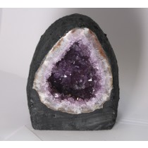 Amethyst Druse Kristallstufe Uruguay Bergkristall dunkel lila Kristalle