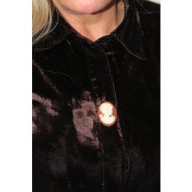 Kammee Brosche Gold vergoldet rostbraune Achatplatte Frauenkopfbüste Antikschmuck