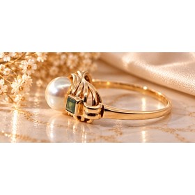 Turmalin Ring Gold 585 Akoyaperle grüne Turmaline 0.28ct Antikschmuck